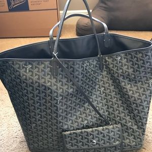 Reversible tote
